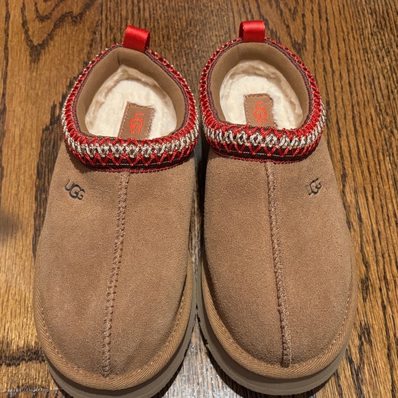 UGG Tazz Suede Slippers with Red Accents - Picture 1 of 7